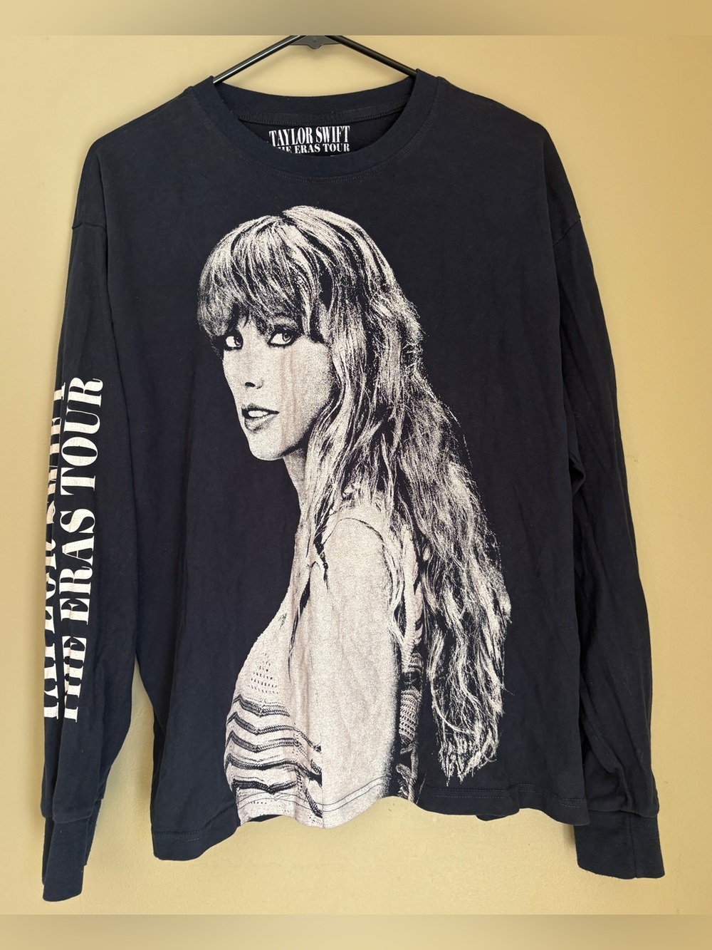 Taylor Swift The Eras Tour Navy Blue Long Sleeve Shirt Size LARGE - Picture 7 of 7